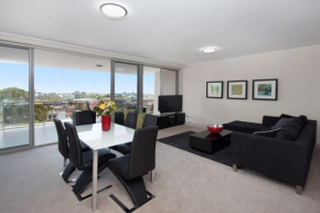 Гостиница The Junction Palais - Modern and Spacious 2BR Bondi Junction Apartment Close to Everything  Сидней